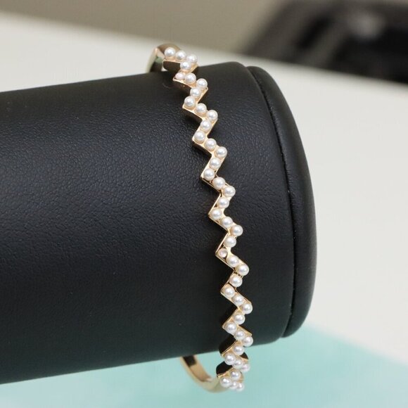 Elegant Rose Gold Zigzag Pearl Bangle with Modern Chic Appeal, XPBL0464 - Picture 9 of 11